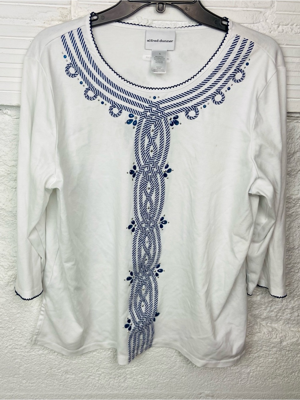 alfred dunner White Top with Navy & beaded Embroidered Placket size large